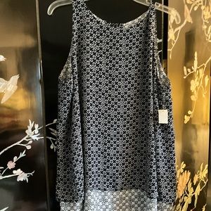 🐳🦢Blue and white top with reversed pattern split in back and hem.